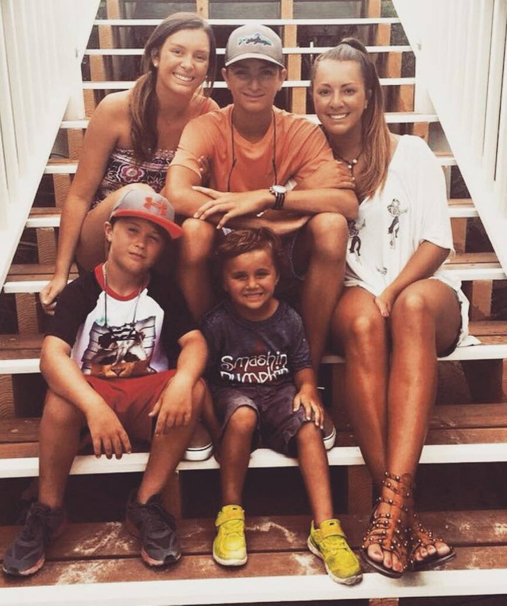 how many siblings did luke bryan have