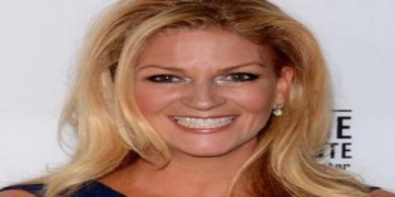 marisa wayne siblings