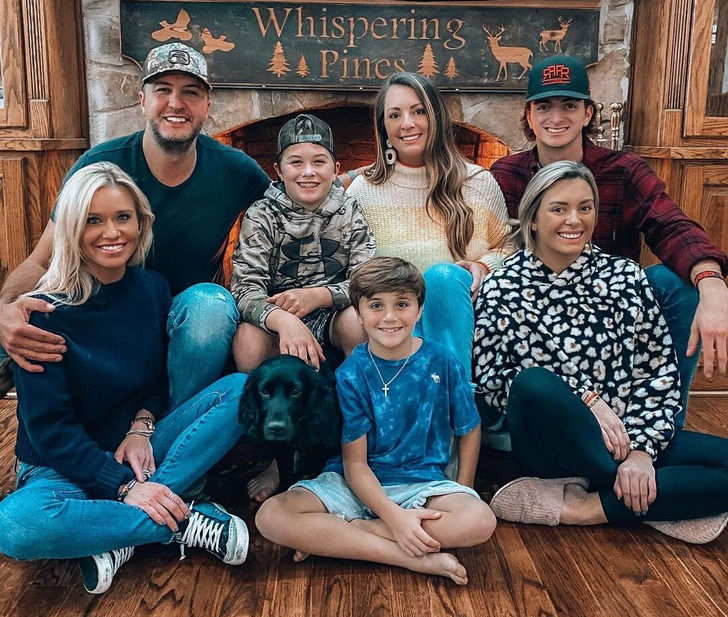 how many siblings did luke bryan have