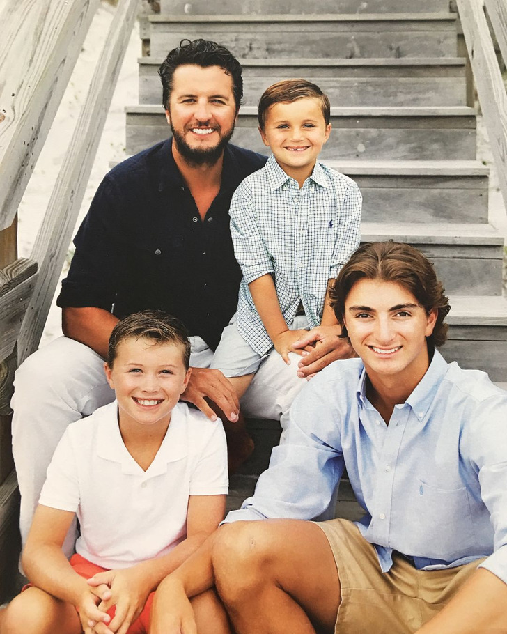 how many siblings did luke bryan have