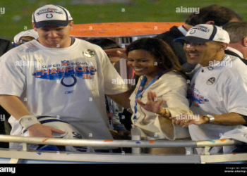 pics of peyton manning wife