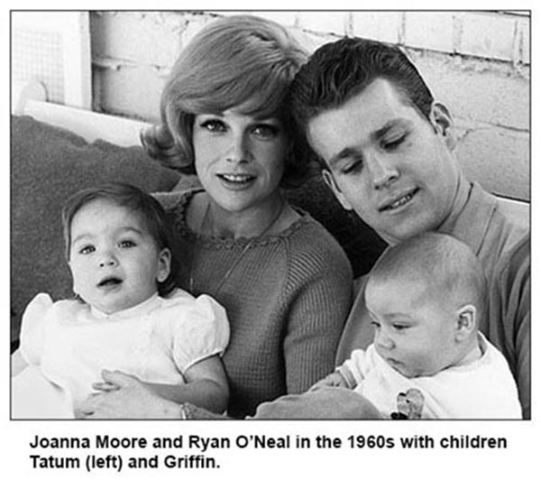 how did joanna moore lose 3 fingers