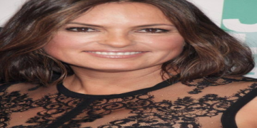 how much does mariska hargitay weigh