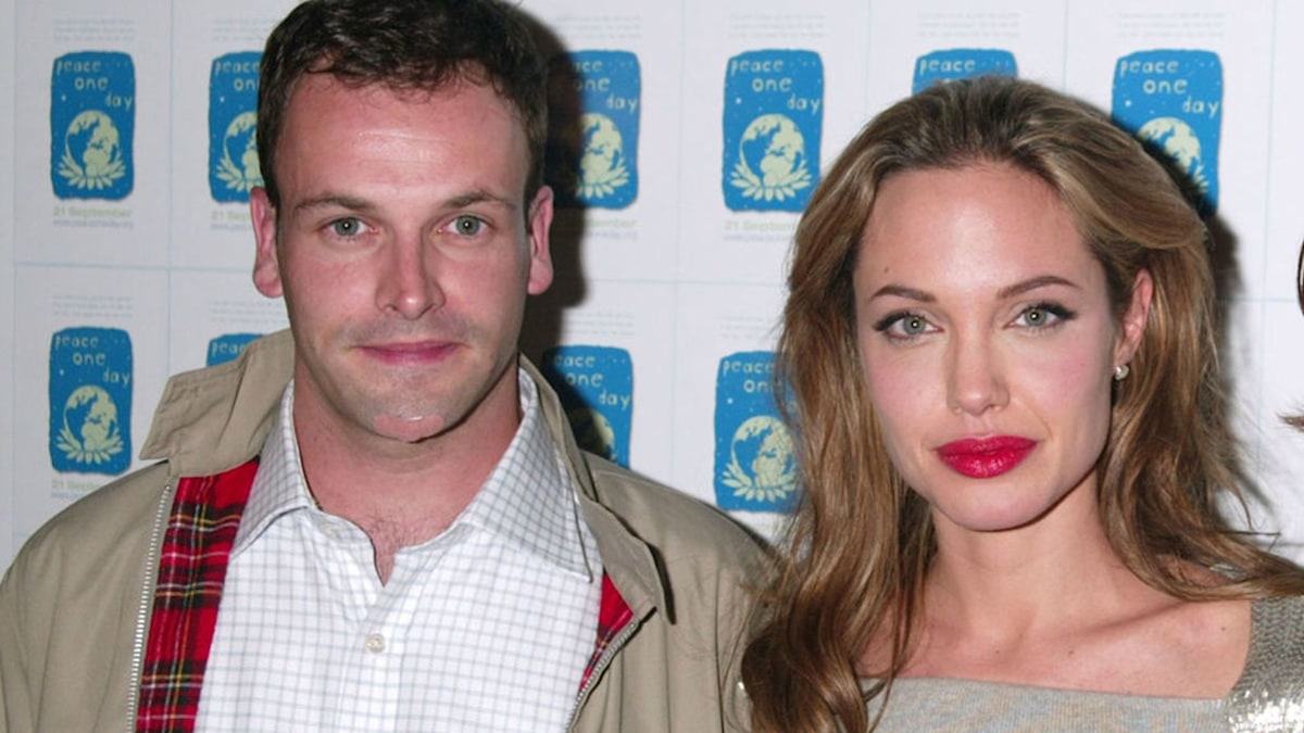 angelina jolie jonny lee miller wedding
