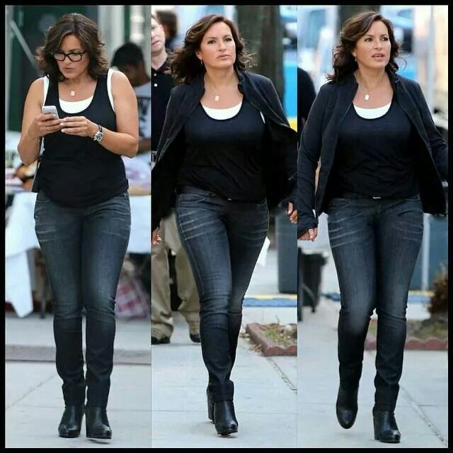 how much does mariska hargitay weigh