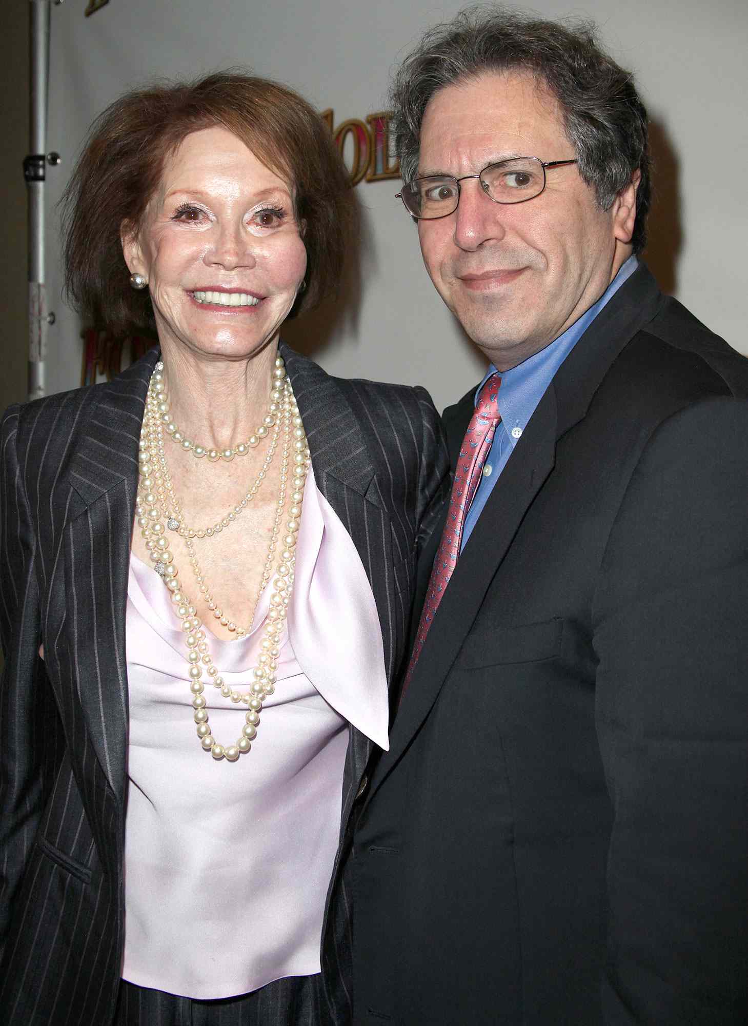 husband of mary tyler moore