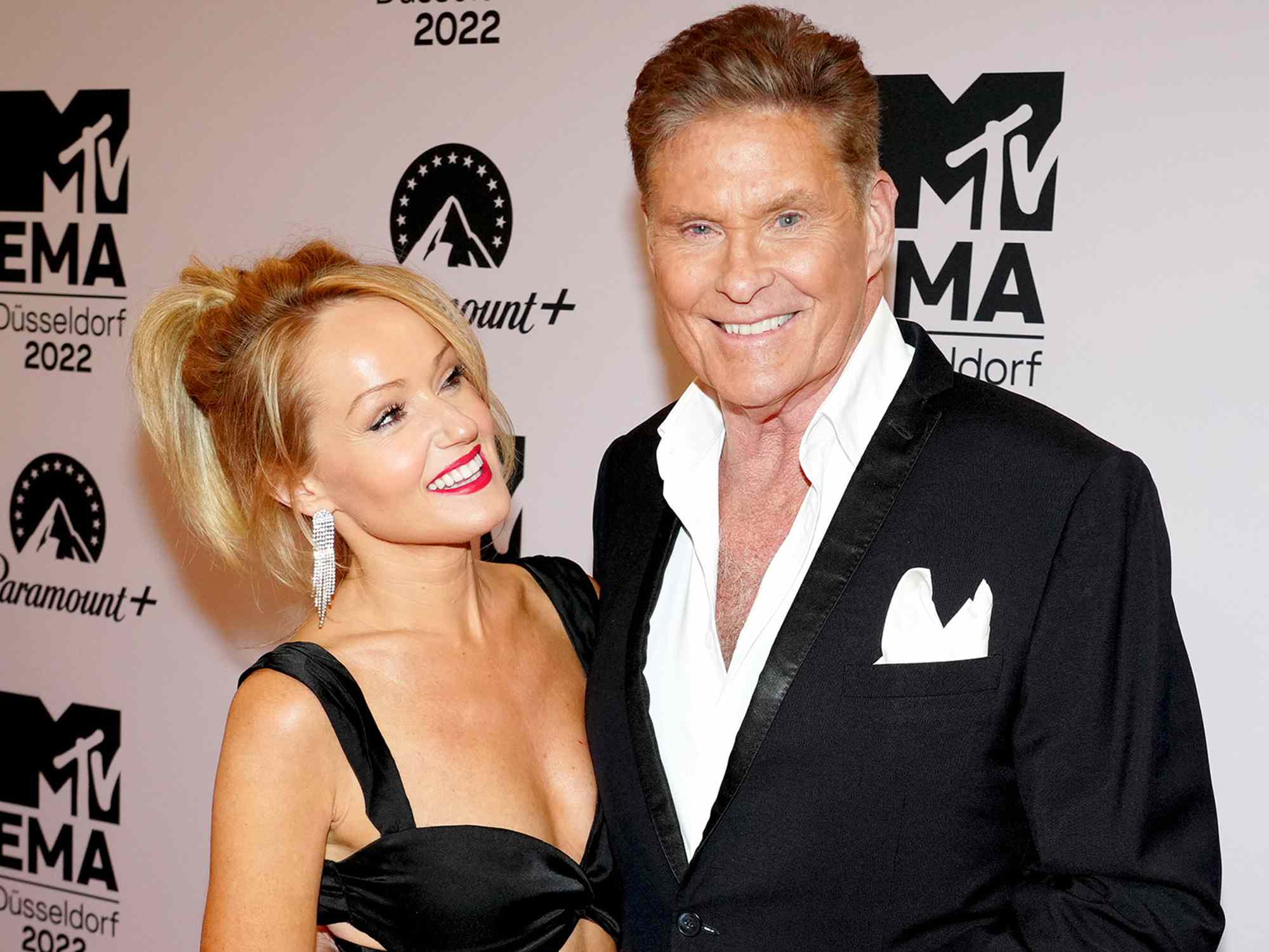 who is david hasselhoff married to