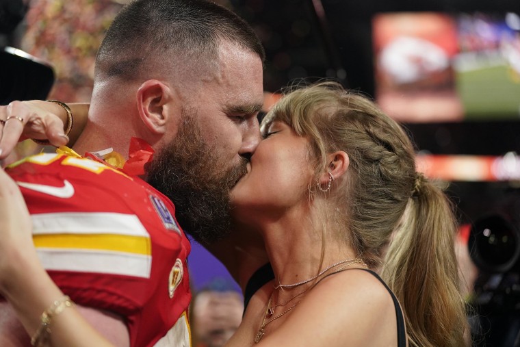 are travis and taylor in love