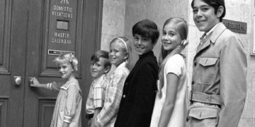 what does maureen mccormick’s daughter do