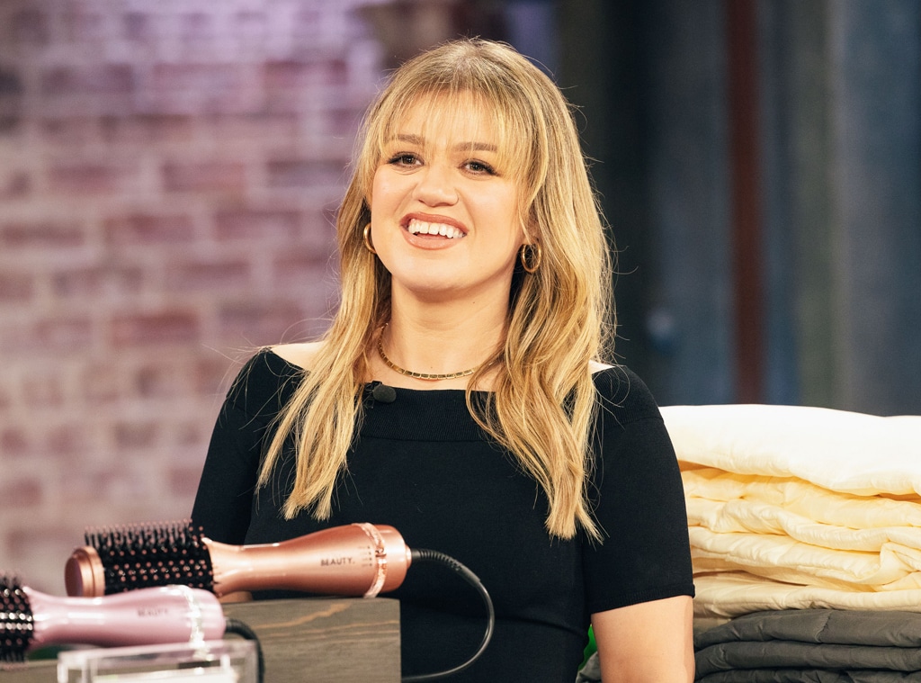 kelly clarkson hairstyles