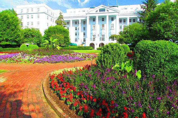 places to stay in white sulphur springs wv