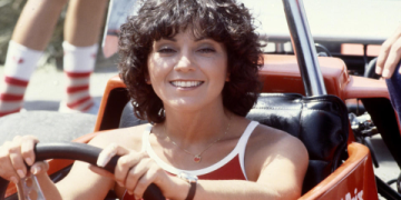 how old is janet from three’s company