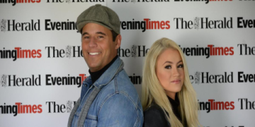 robert sheehan girlfriend