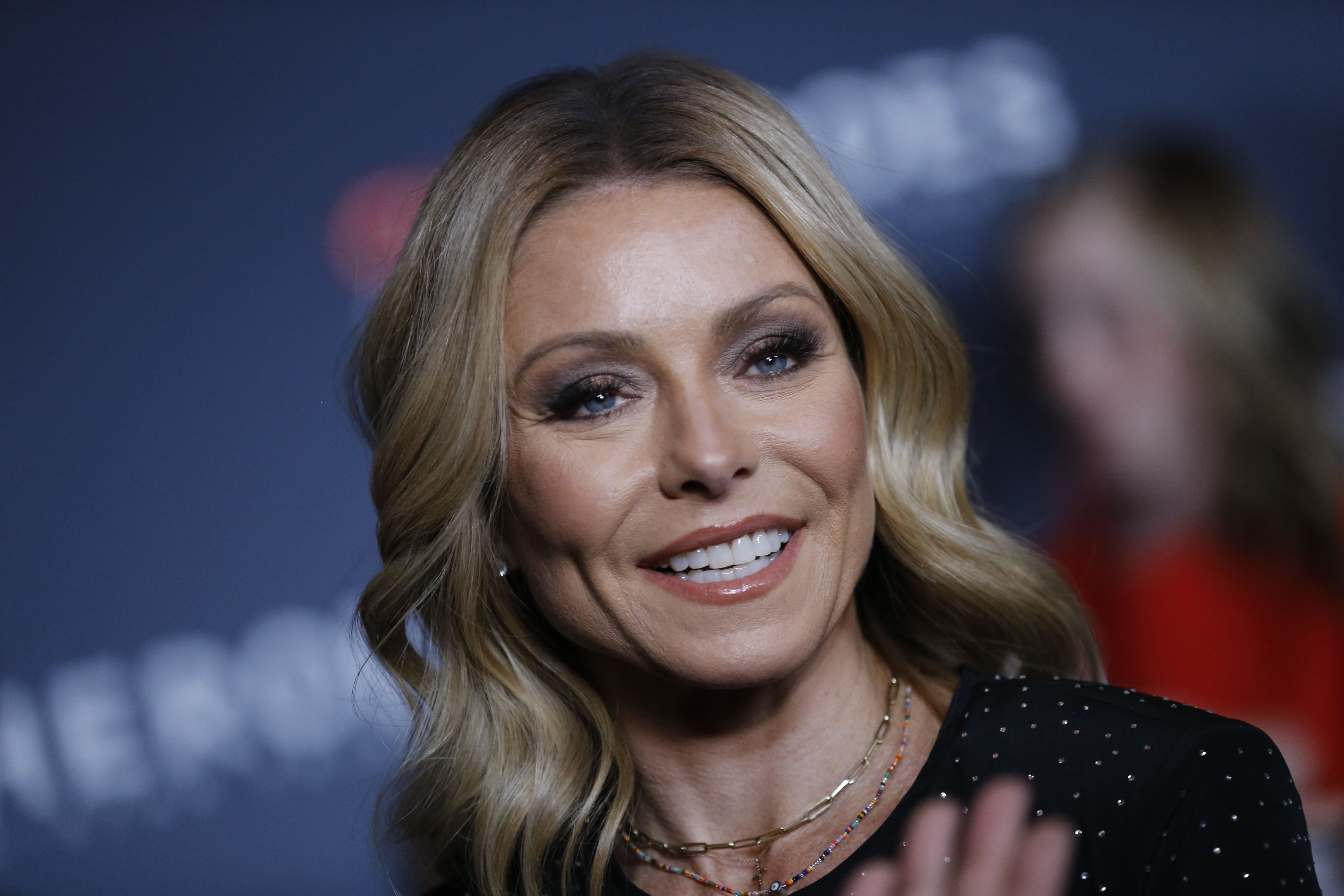 kelly ripa salary net worth