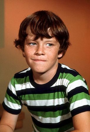 how old is mike lookinland