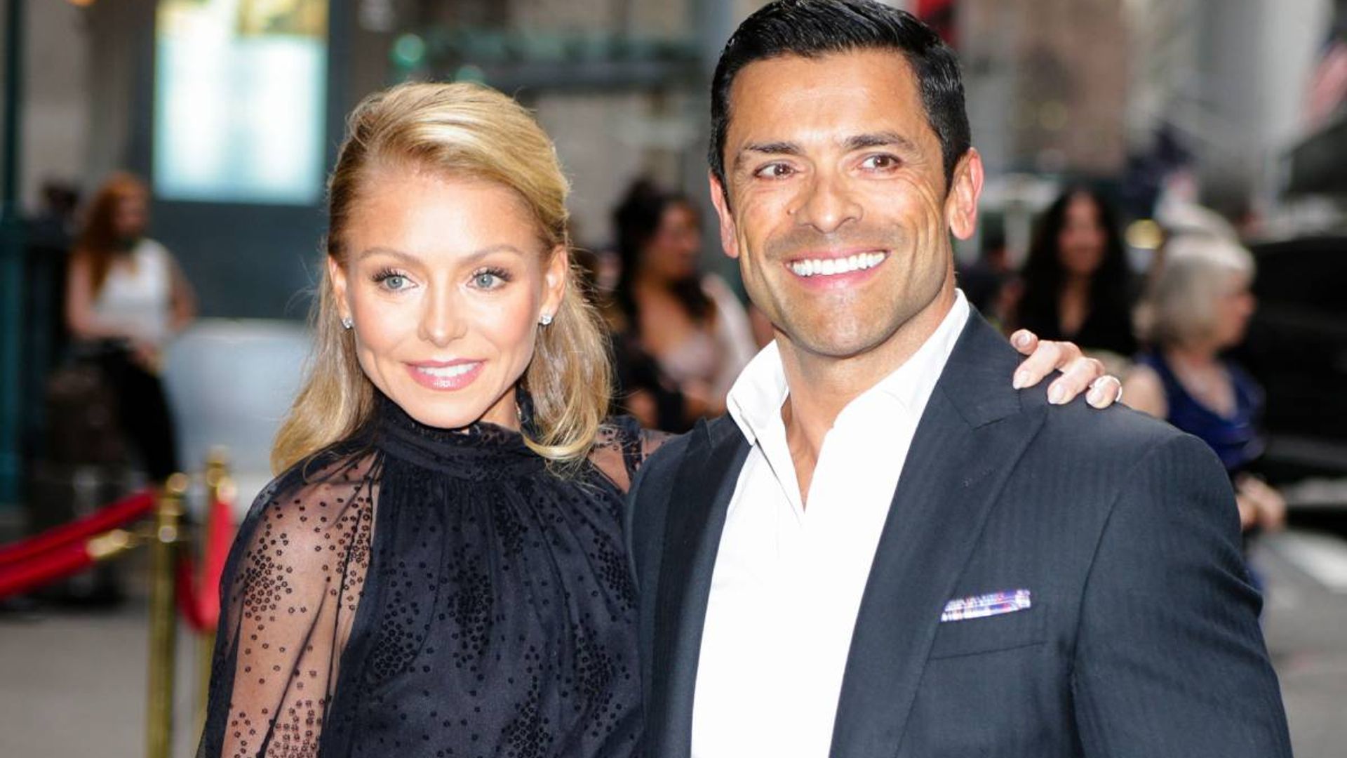 kelly ripa salary net worth
