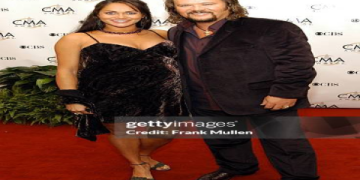 what nationality is travis tritt’s wife