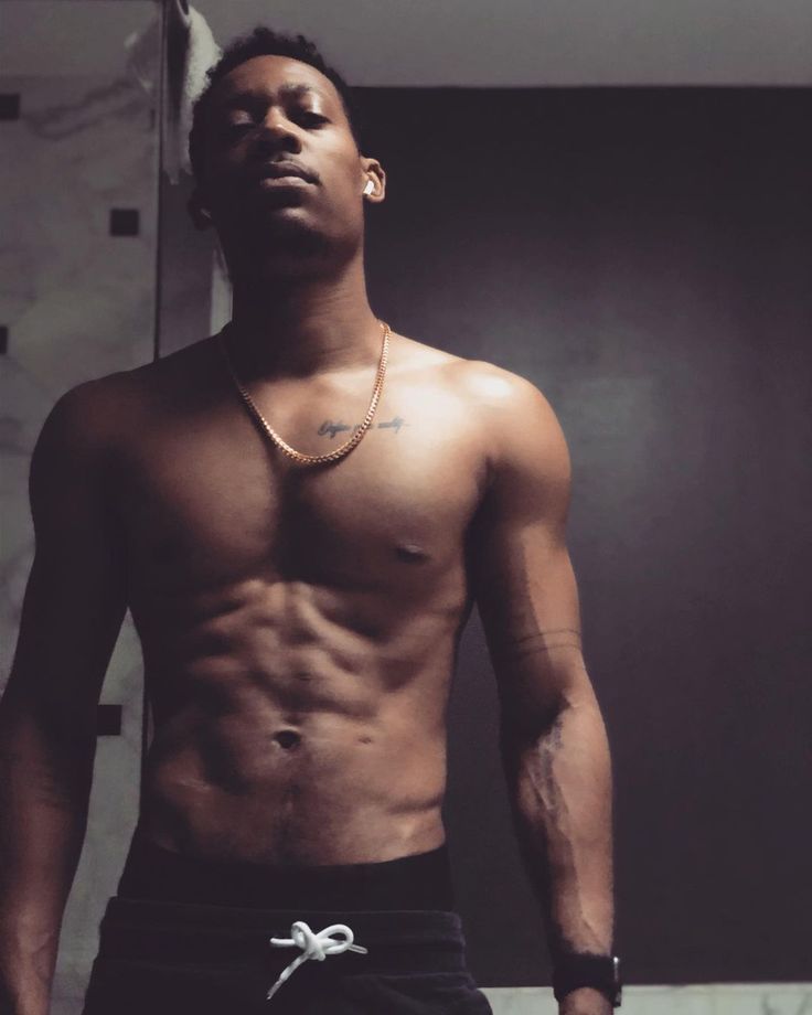tyler james williams shirtless