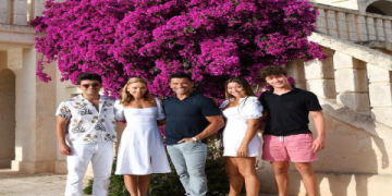 kelly ripa salary net worth